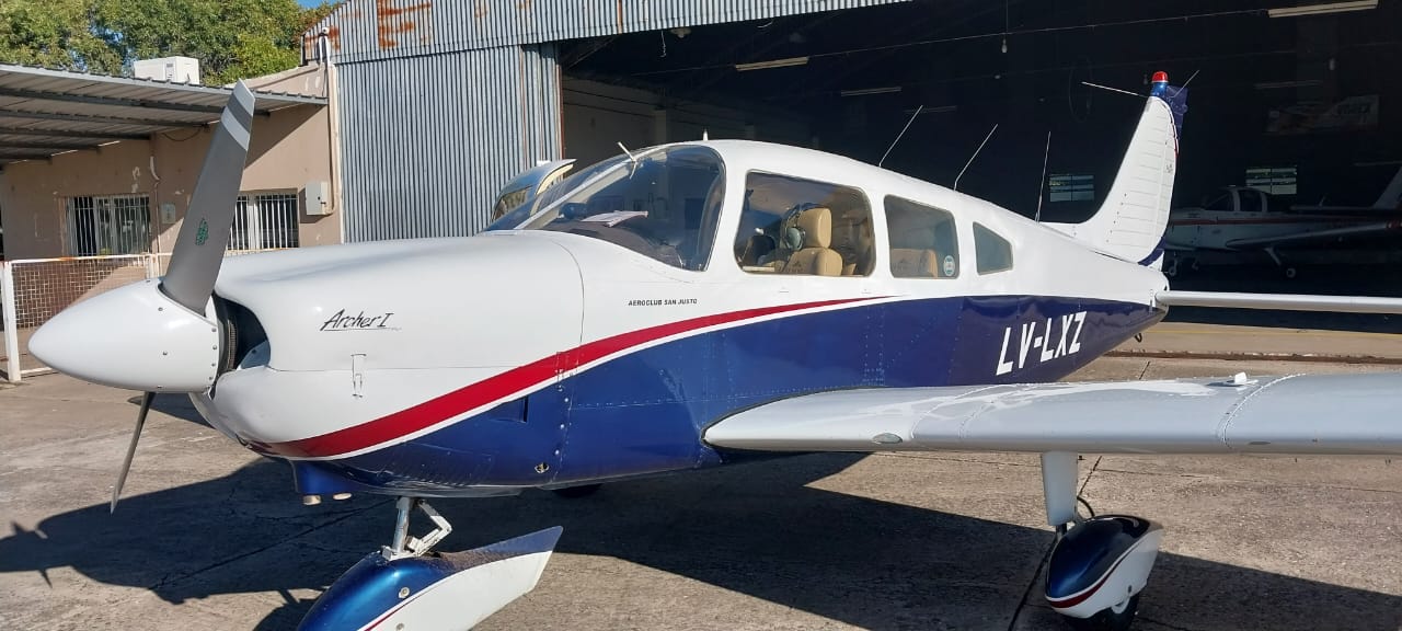 Piper PA-28 Cherokee LV-LXZ